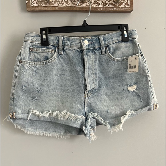 🌻🆕🚨FREE PEOPLE LASSO LIGHT WASH DENIM SHORTS-FOX TROT COLOR SIZES 28 & 29 - Picture 13 of 16